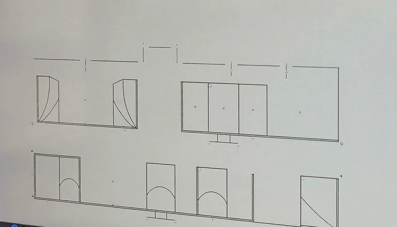 CAD-Bildschirm mit Tür- und Fenstersymbolen einer Bestandszeichnung